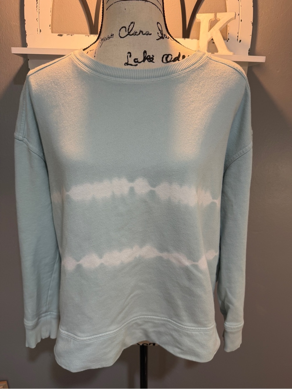 UNIVERSAL THREAD LIGHT SAGE/WHITE TIE DYE SWEATSHIRT SZ M